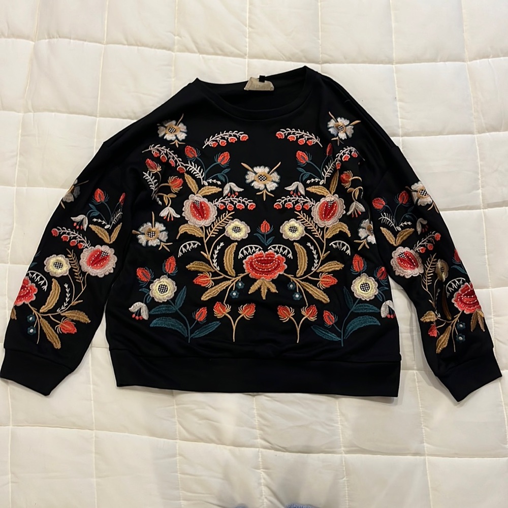 Black Embroidered Crewneck Sweatshirt - M
